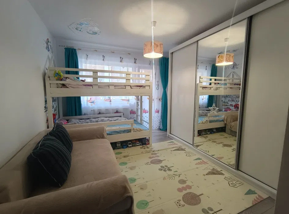 Apartament cu 2 camere, etajul 1, balcon, zona Primariei Floresti