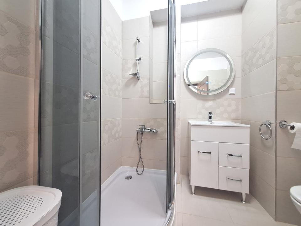 Apartament cu 2 camere, bloc nou, 45 mp, parcare, zona Cetatii 