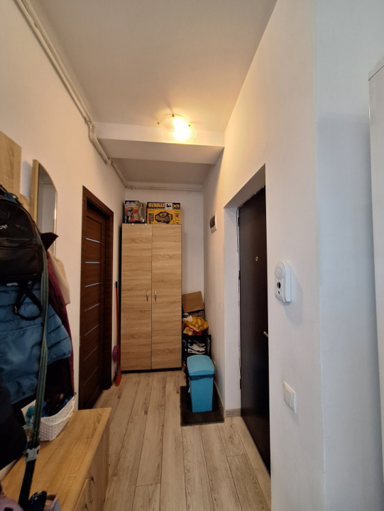 Apartament cu 3 camere, 56 mp, balcon, zona Tineretului
