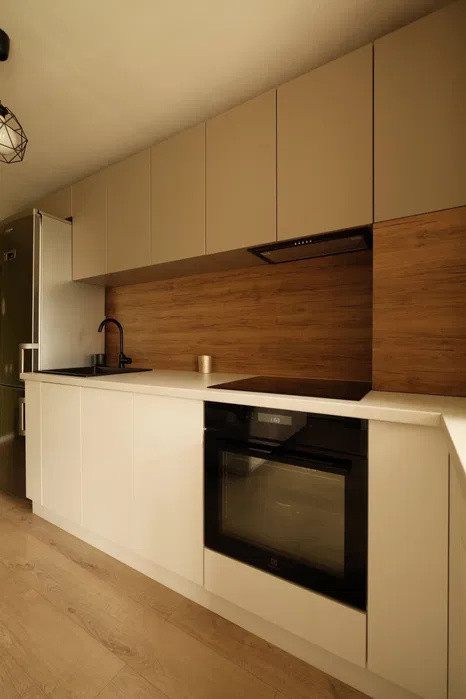 Apartament cu 2 camere, parcare, etaj intermediar, zona Eroilor