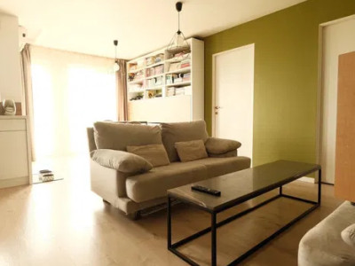 Apartament cu 2 camere, parcare, etaj intermediar, zona Eroilor