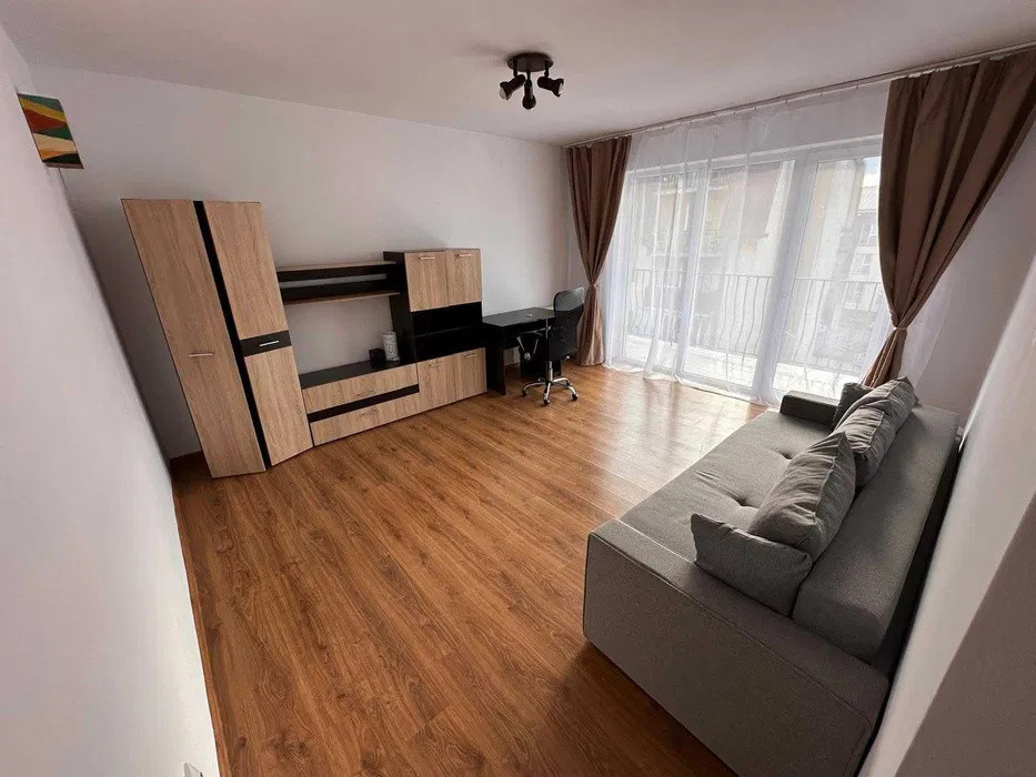 Apartament decomandat, parcare, etaj intermediar, zona Florilor