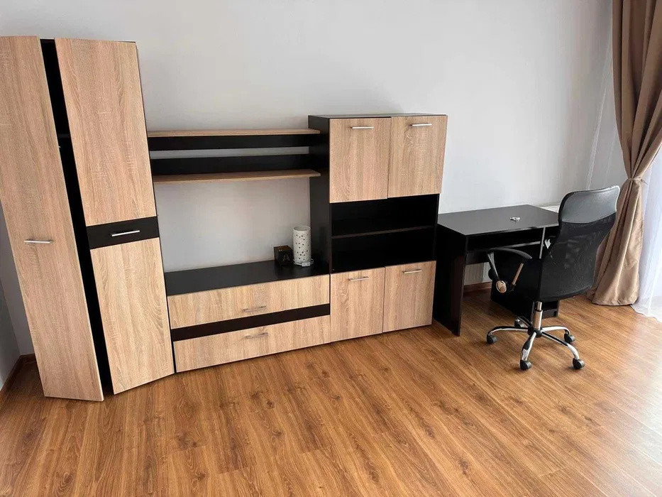 Apartament decomandat, parcare, etaj intermediar, zona Florilor
