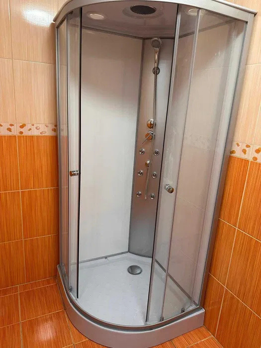 Apartament decomandat, parcare, etaj intermediar, zona Florilor