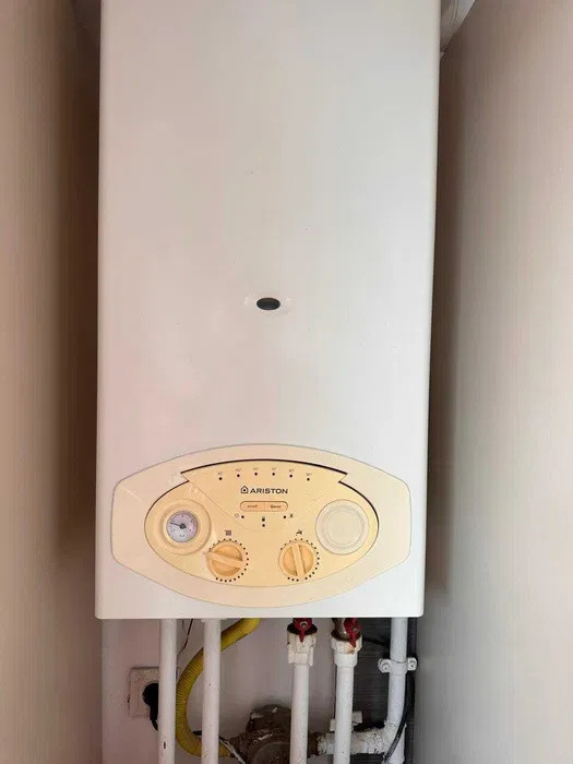 Apartament decomandat, parcare, etaj intermediar, zona Florilor