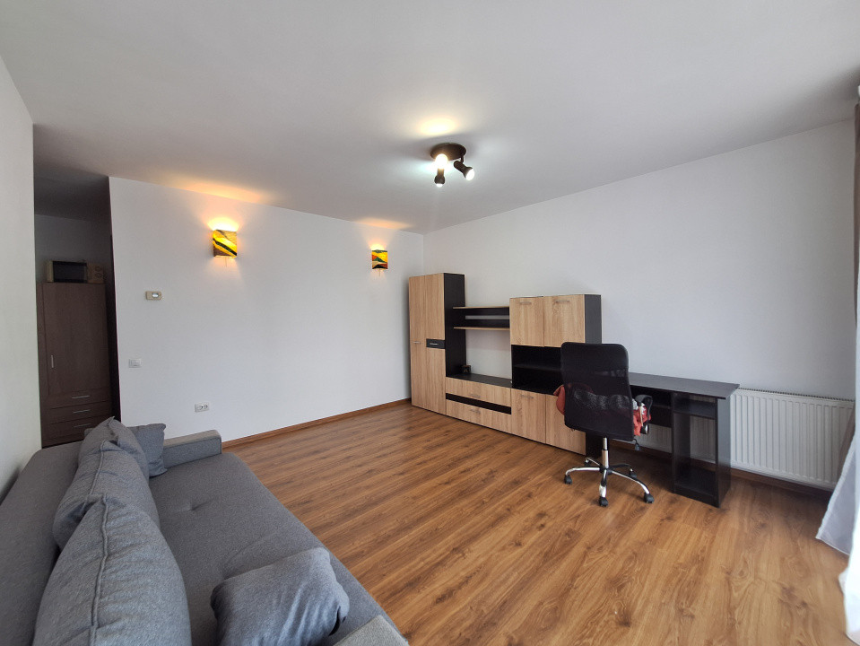Apartament decomandat, balcon, etaj intermediar, zona Florilor