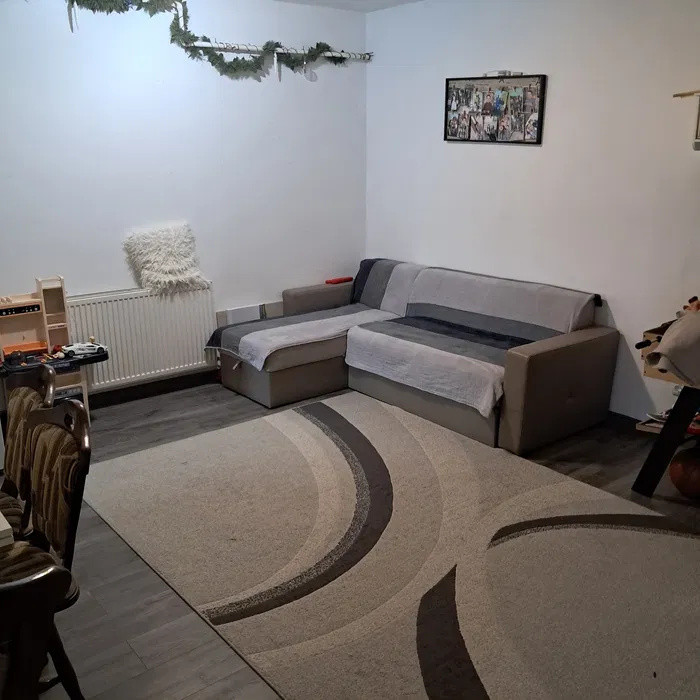 Apartament cu 3 camere, 50 mp, balcon, zona Terra