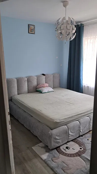 Apartament cu 3 camere, 50 mp, balcon, zona Terra