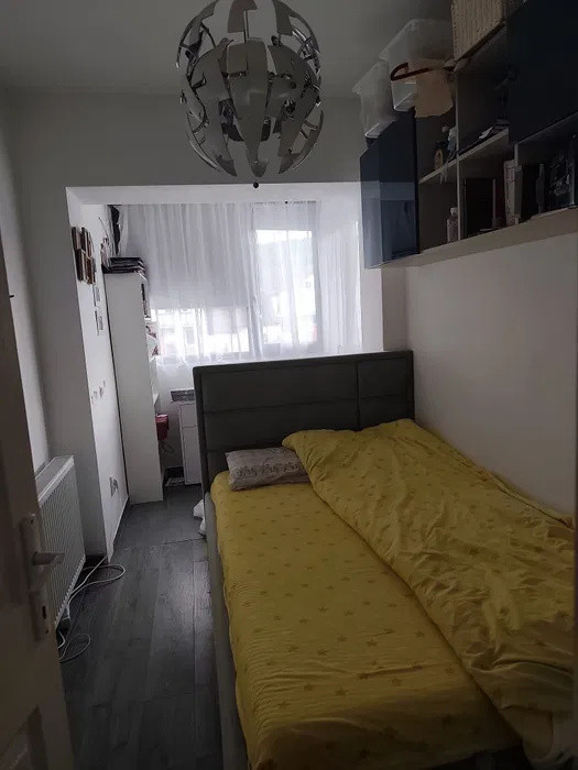 Apartament cu 3 camere, 50 mp, balcon, zona Terra