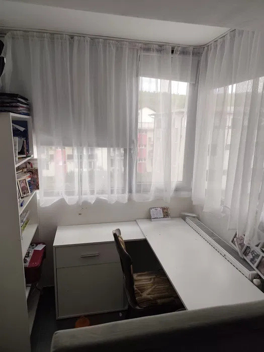 Apartament cu 3 camere, 50 mp, balcon, zona Terra