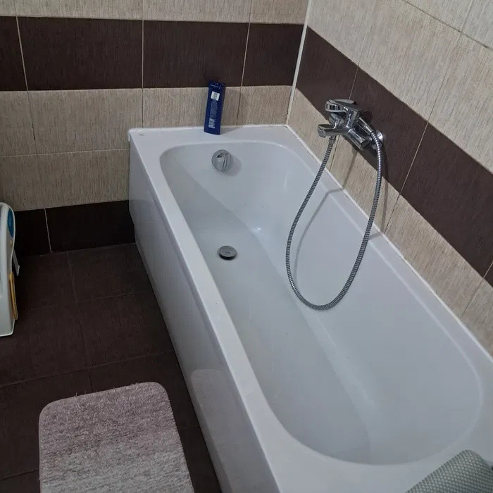 Apartament cu 3 camere, 50 mp, balcon, zona Terra