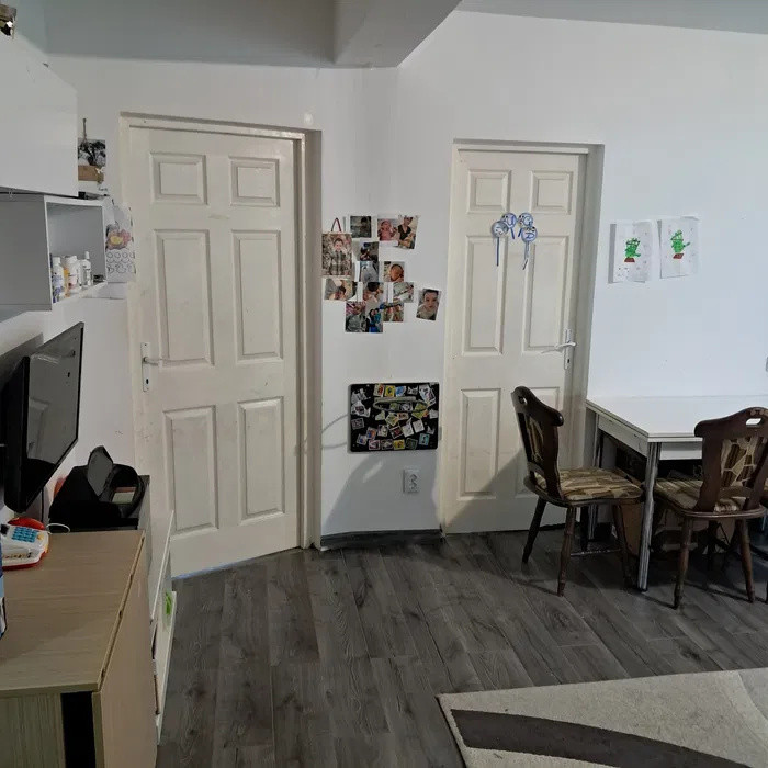 Apartament cu 3 camere, 50 mp, balcon, zona Terra