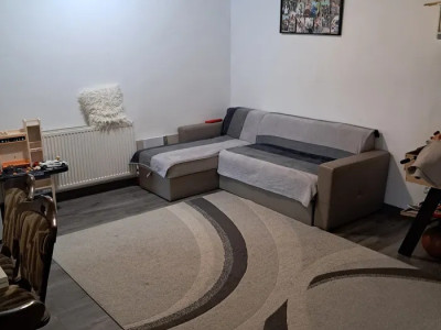 Apartament cu 3 camere, 50 mp, balcon, zona Terra