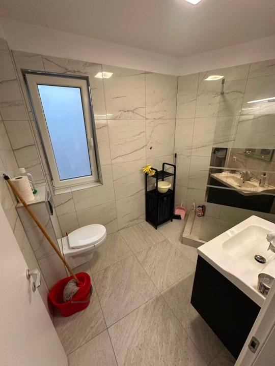 Apartament 3 camere de închiriat, parcare, zona BMW 