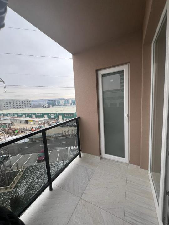 Apartament 3 camere de închiriat, parcare, zona BMW 