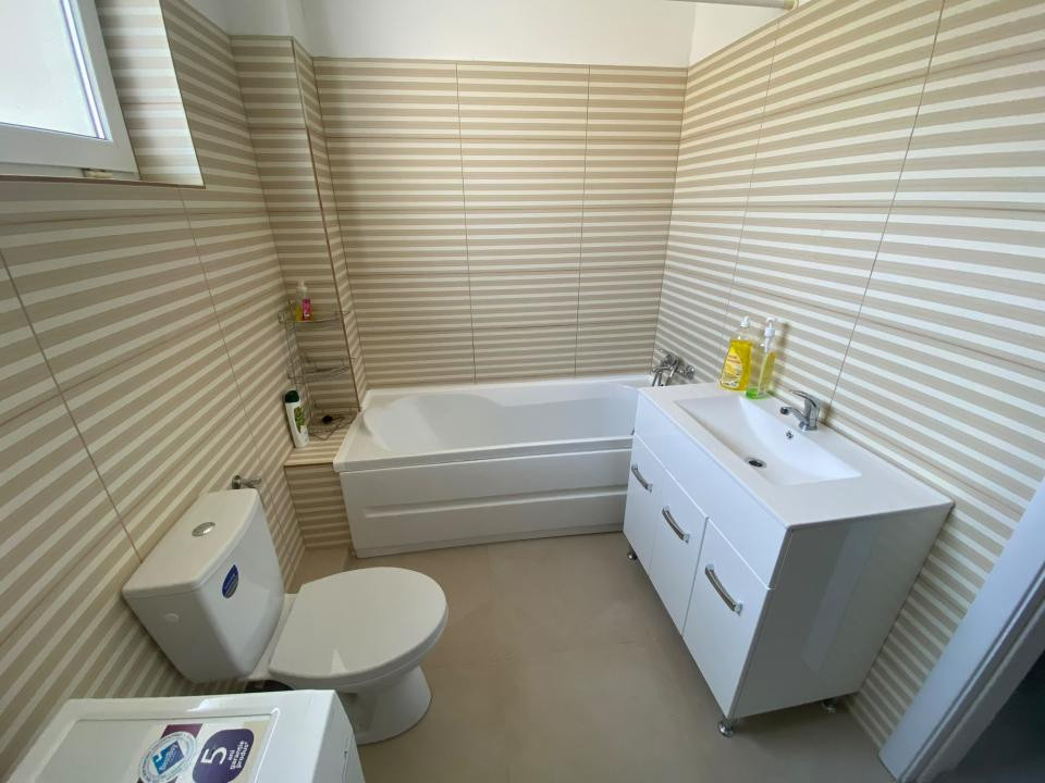 Apartament 3 camere, 2 bai, parcare, zona Lombului, Dâmbul Rotund