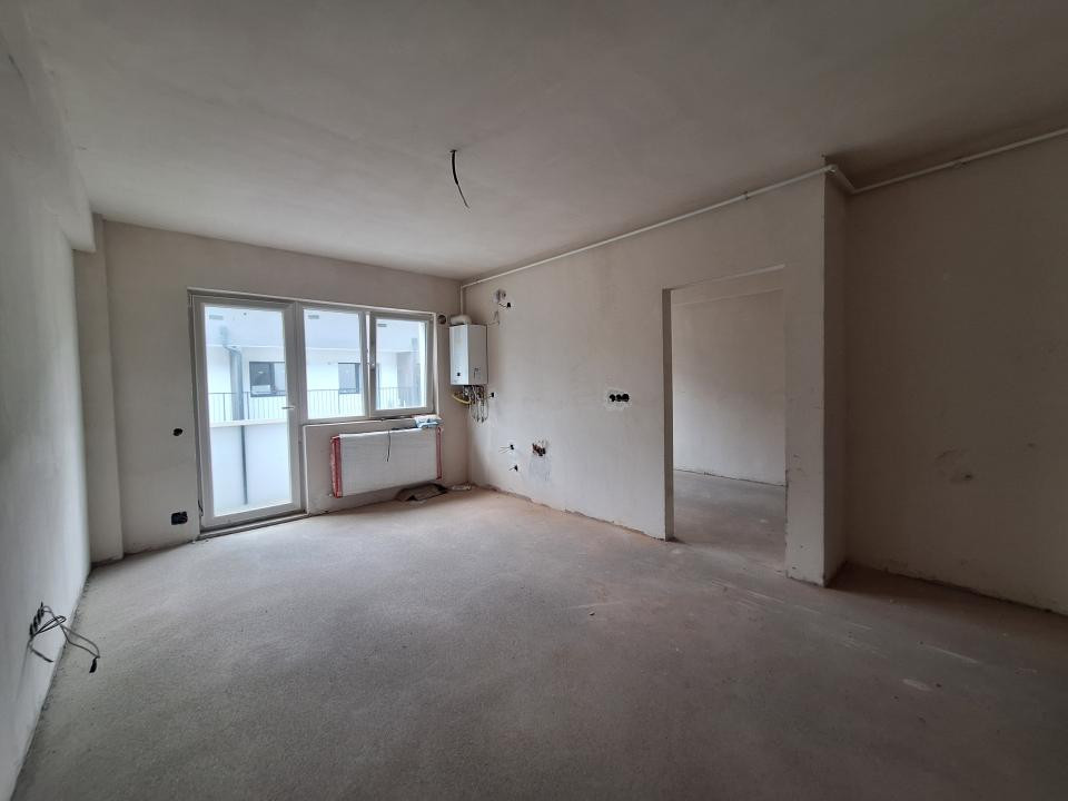 Apartament semifinisat cu CF, balcon, zona Terra