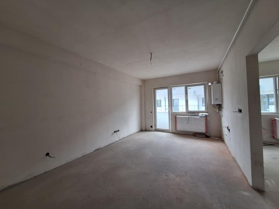 Apartament semifinisat cu CF, balcon, zona Terra