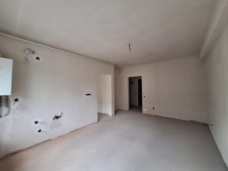 Apartament semifinisat cu CF, balcon, zona Terra