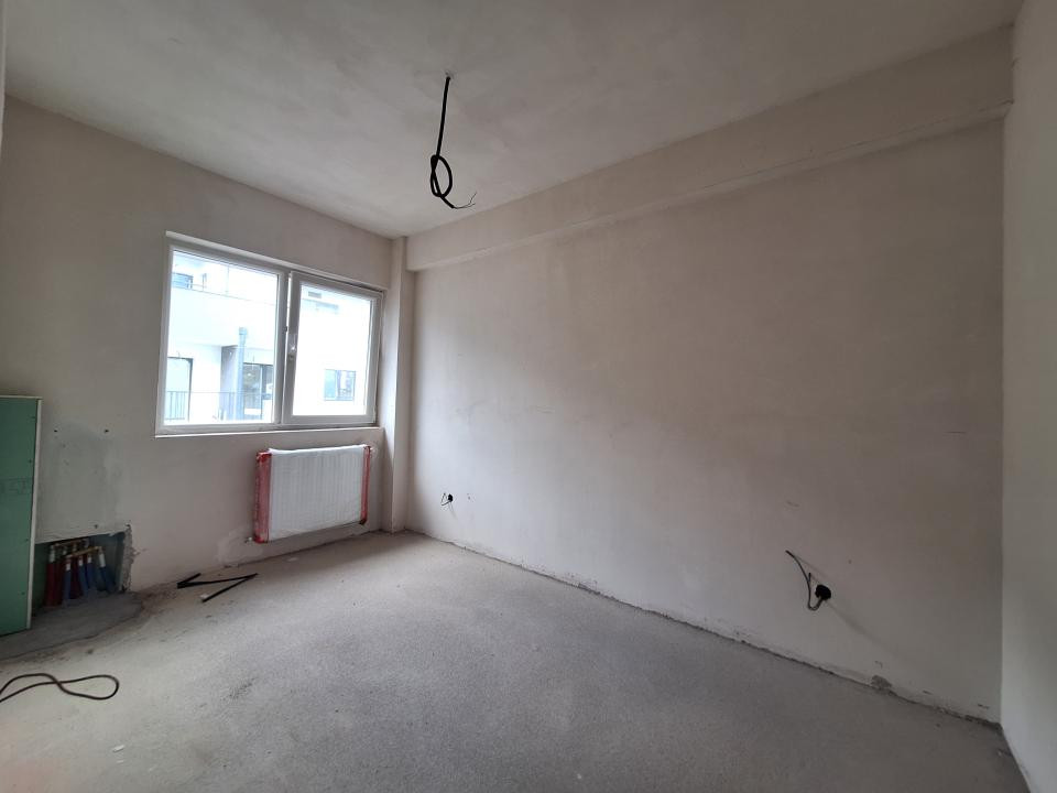 Apartament semifinisat cu CF, balcon, zona Terra