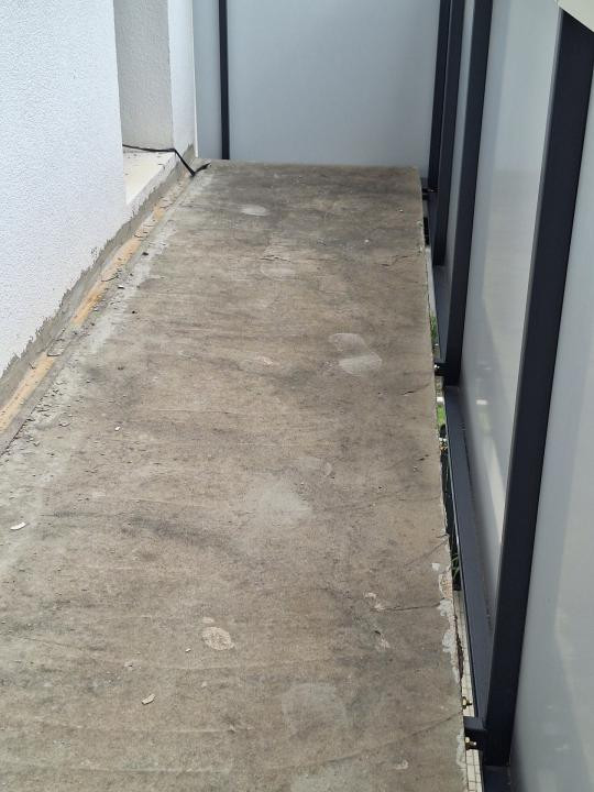 Apartament semifinisat cu CF, balcon, zona Terra
