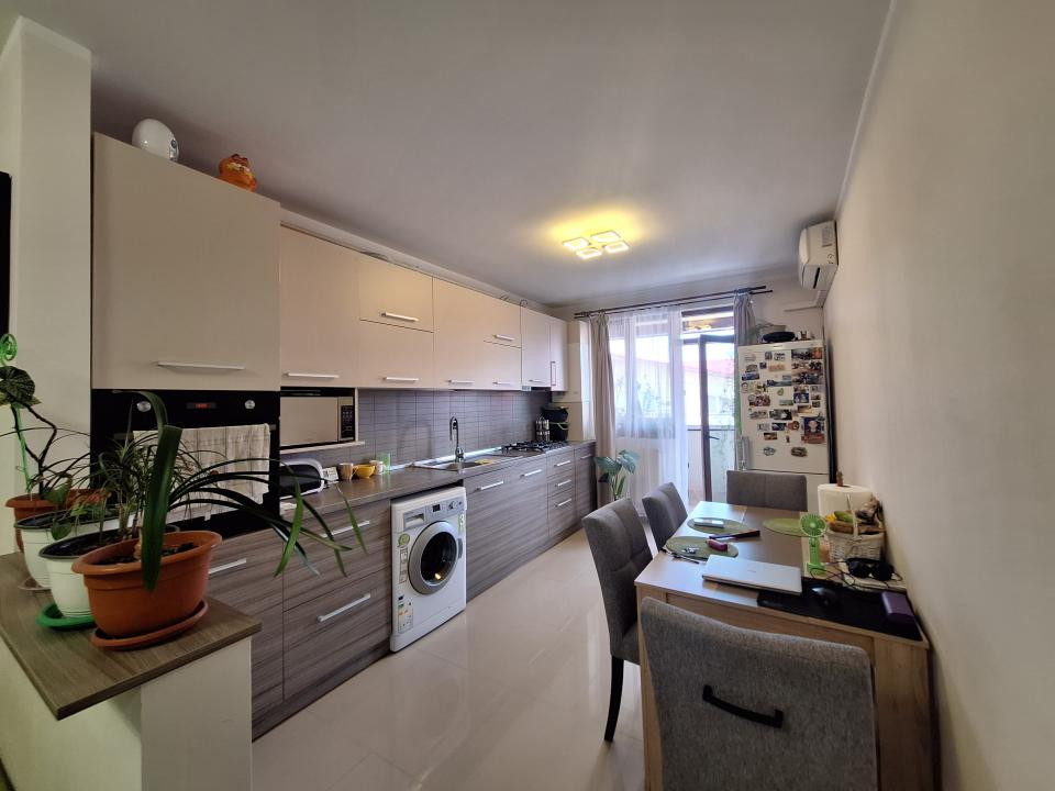 Apartament cu 2 camere, 49 mp, balcon, zona Terra