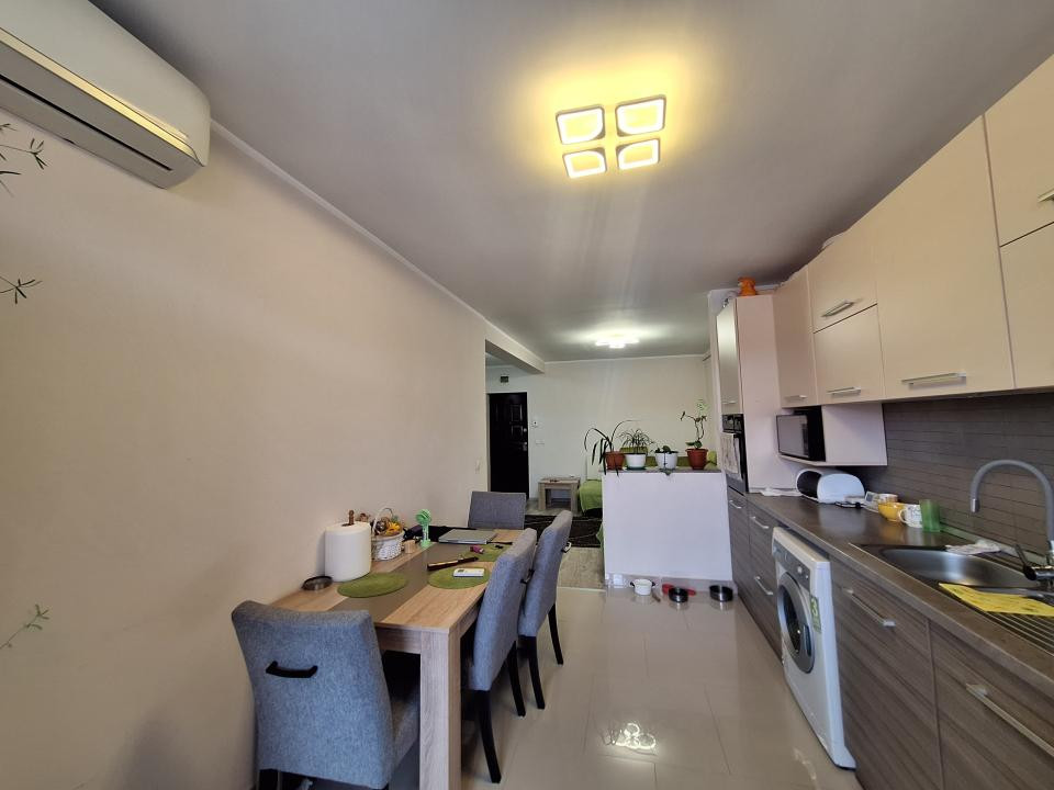 Apartament cu 2 camere, 49 mp, balcon, zona Terra