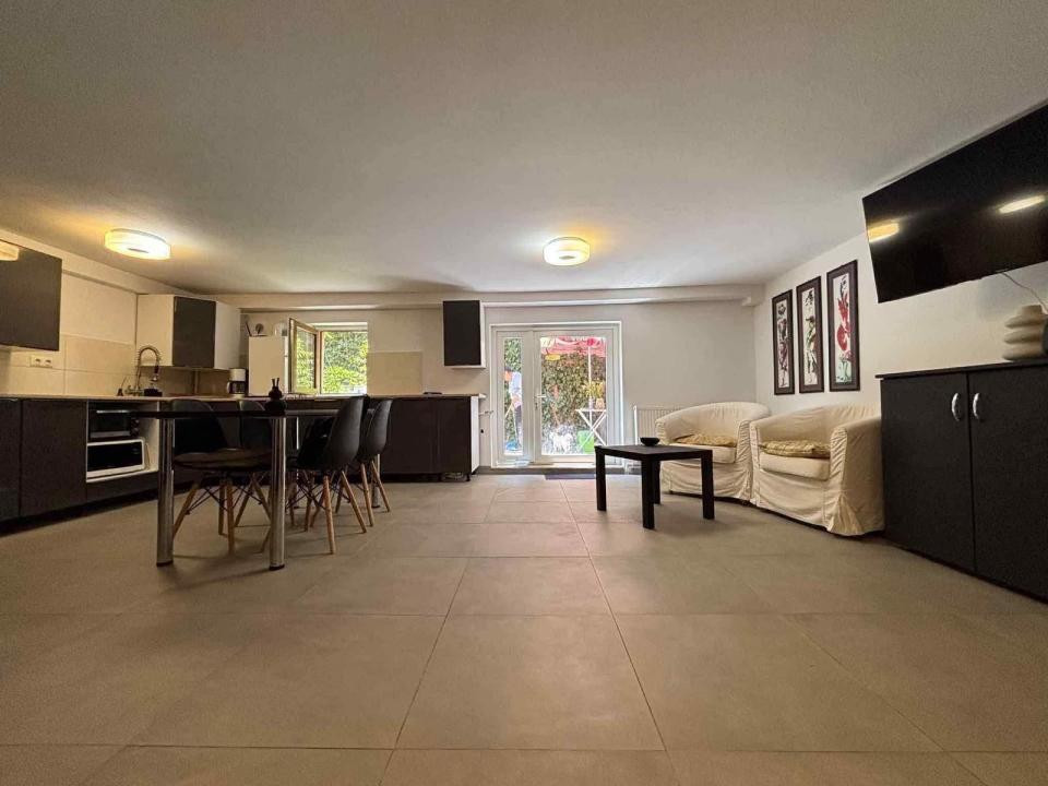 Apartament cu 3 camere,gradina,parcare,zona Campului-Manastur