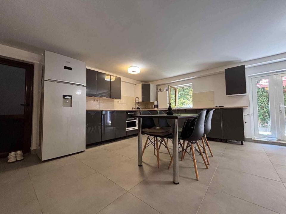 Apartament cu 3 camere,gradina,parcare,zona Campului-Manastur