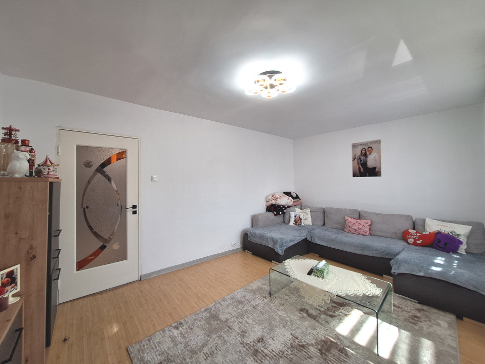 Apartament decomandat, etaj intermediar, strada Gheorghe Doja
