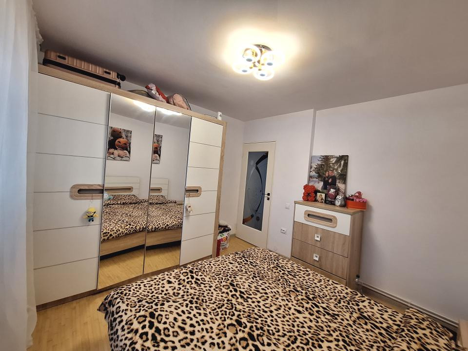 Apartament decomandat, etaj intermediar, strada Gheorghe Doja