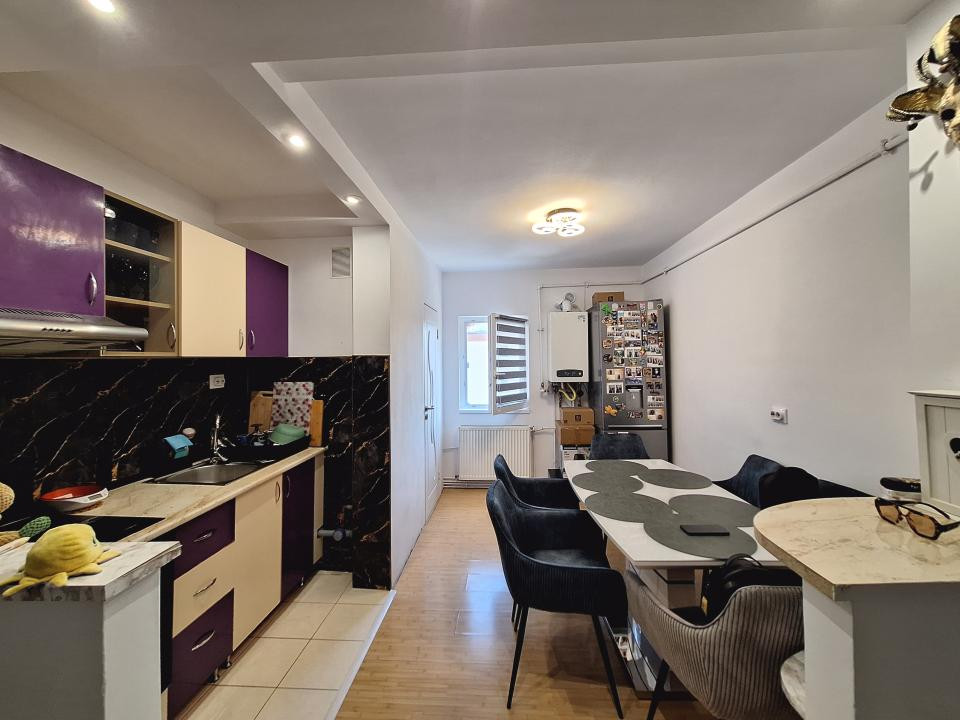 Apartament decomandat, etaj intermediar, strada Gheorghe Doja
