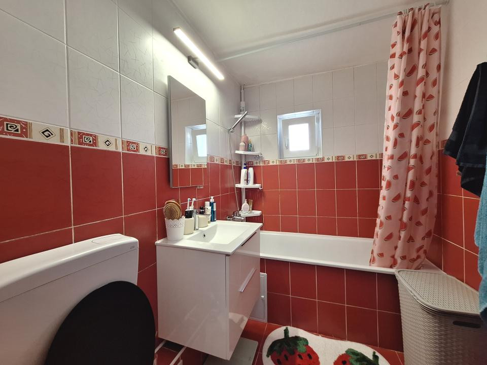Apartament decomandat, etaj intermediar, strada Gheorghe Doja