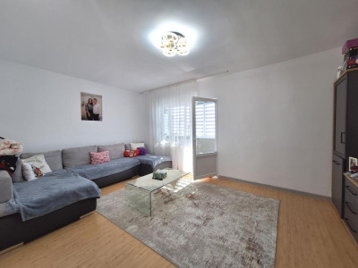 Apartament decomandat, etaj intermediar, strada Gheorghe Doja