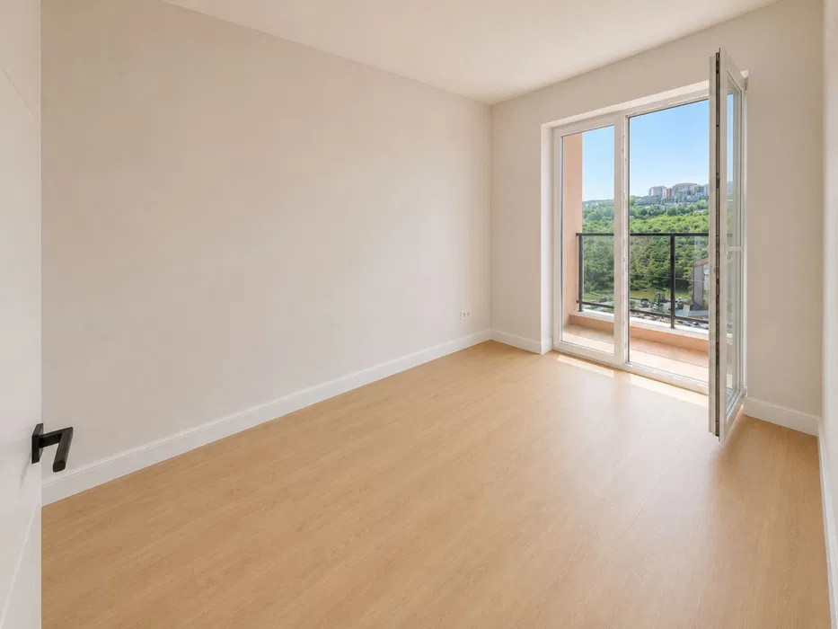 Apartament cu 3 camere, finisat, bloc nou, zona clinicii AMETYST