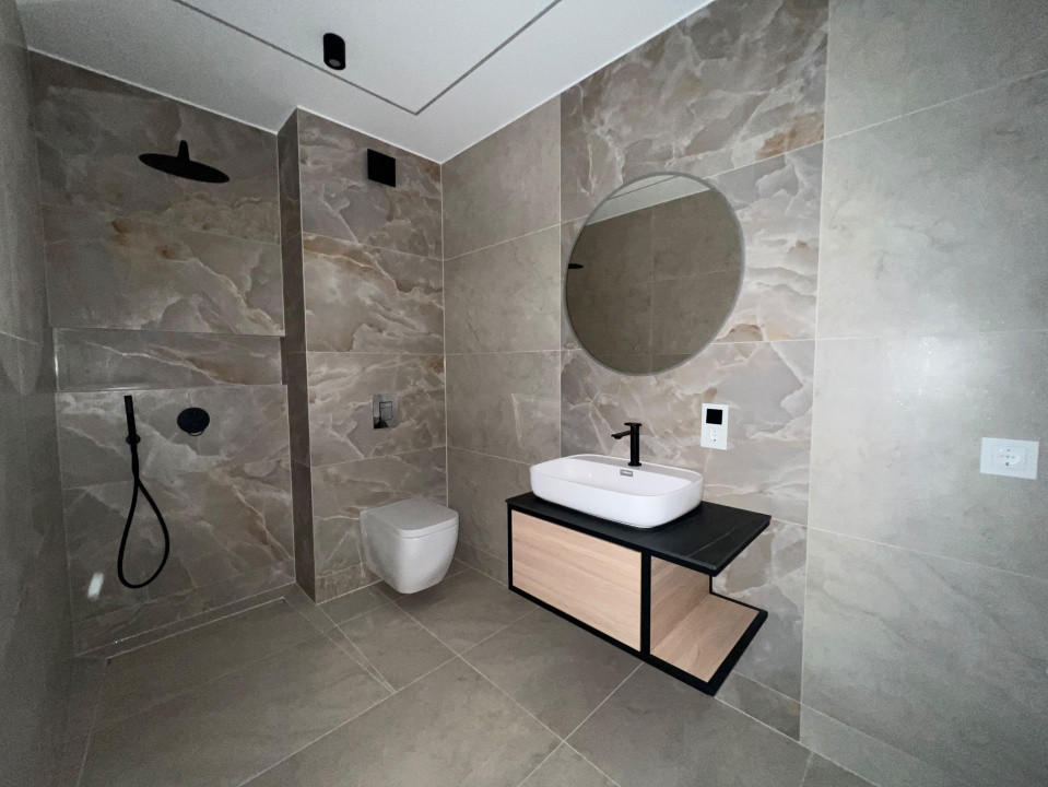 Apartament cu 3 camere, finisat, bloc nou, zona clinicii AMETYST