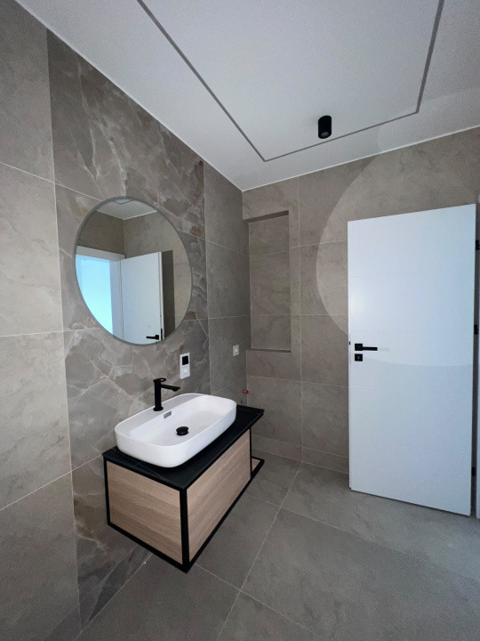 Apartament cu 3 camere, finisat, bloc nou, zona clinicii AMETYST