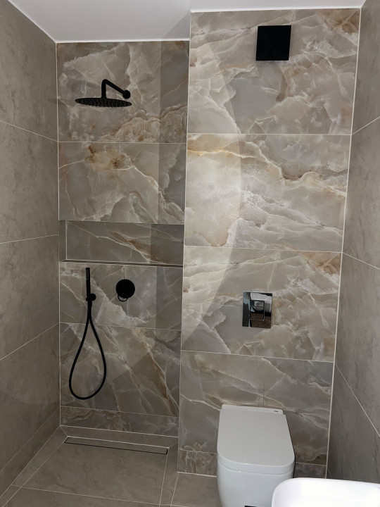 Apartament cu 3 camere, finisat, bloc nou, zona clinicii AMETYST