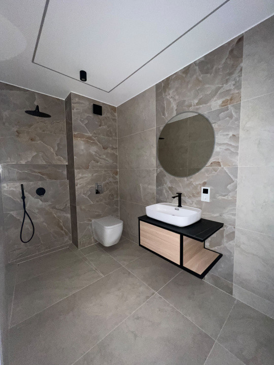 Apartament cu 3 camere, finisat, bloc nou, zona clinicii AMETYST