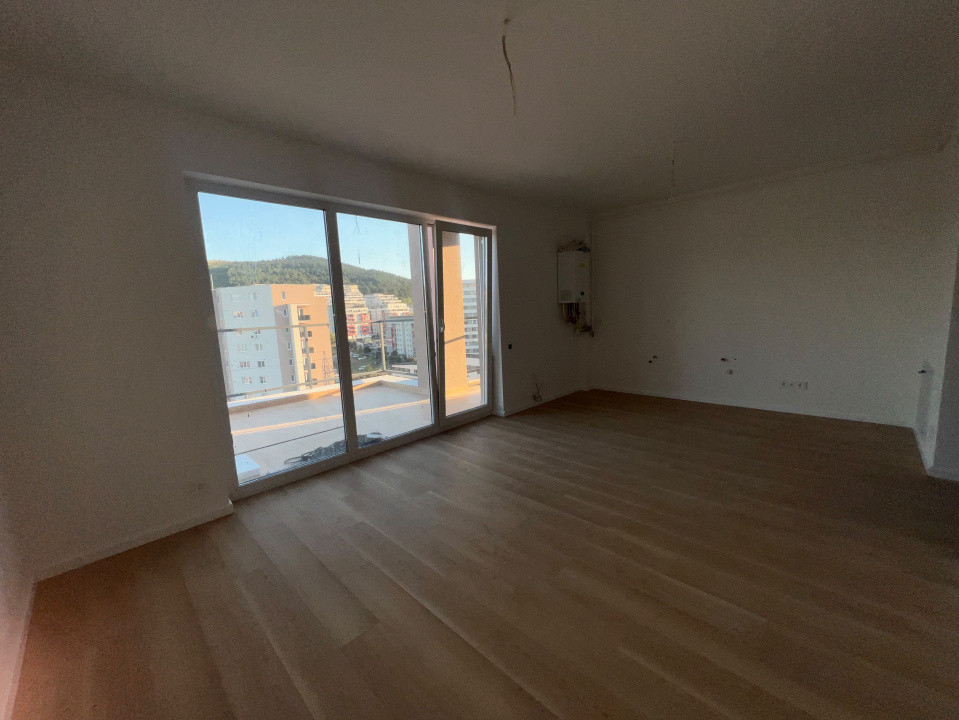 Apartament cu 3 camere, finisat, bloc nou, zona clinicii AMETYST