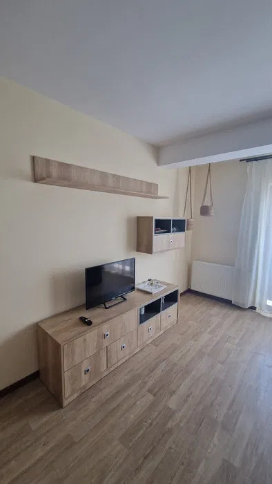 Apartament cu 2 camere, etajul 1, parcare, zona Terra