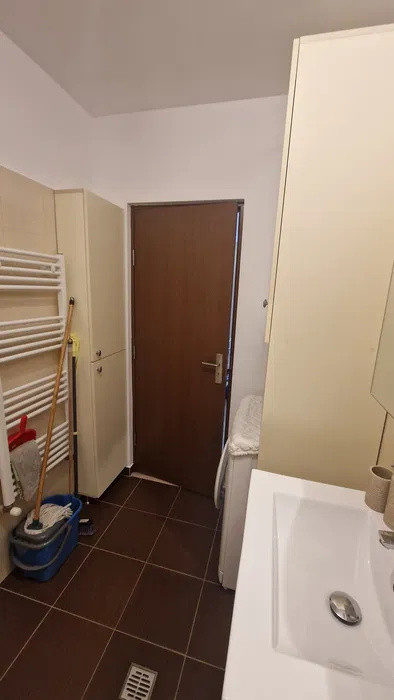 Apartament cu 2 camere, etajul 1, parcare, zona Terra