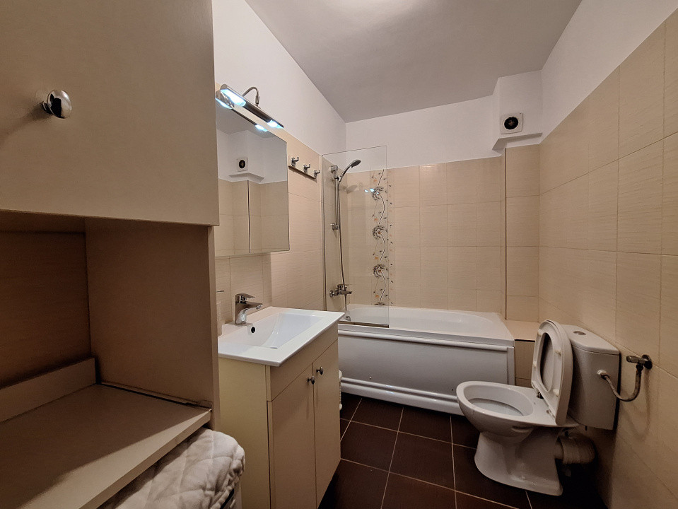 Apartament cu 2 camere, etajul 1, parcare, zona Terra