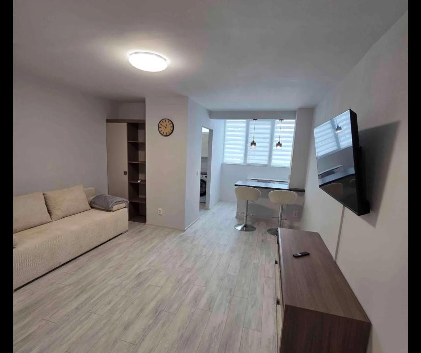 Garsoniera la cheie, etaj intermediar, zona strazii BUCEGI