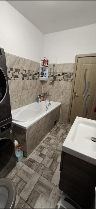 Apartament cu 2 camere,zona Parc Poligon, bloc cu lift si parcare
