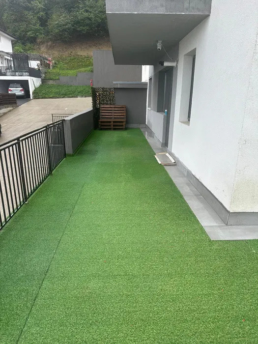 Apartament decomandat, 48 mp, terasa de 51 mp, zona Teilor