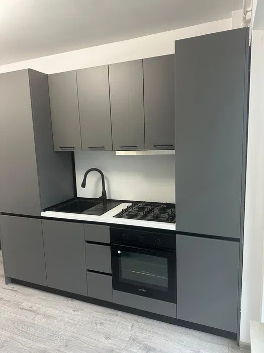 Apartament decomandat, 48 mp, terasa de 51 mp, zona Teilor