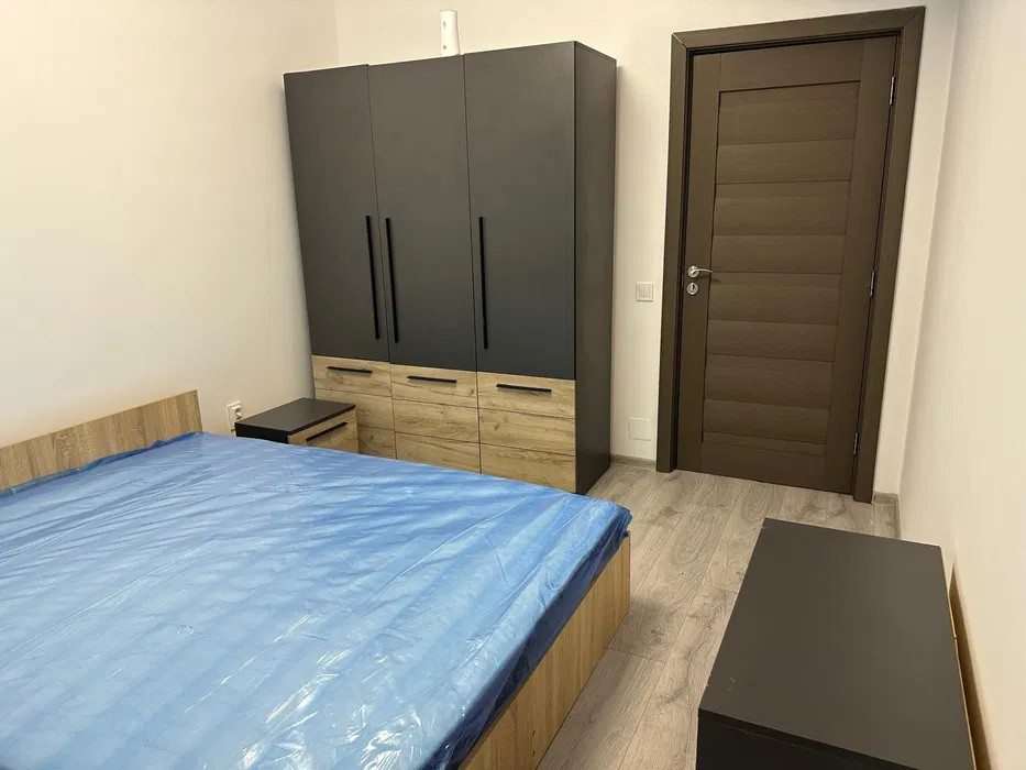 Apartament decomandat, 48 mp, terasa de 51 mp, zona Teilor