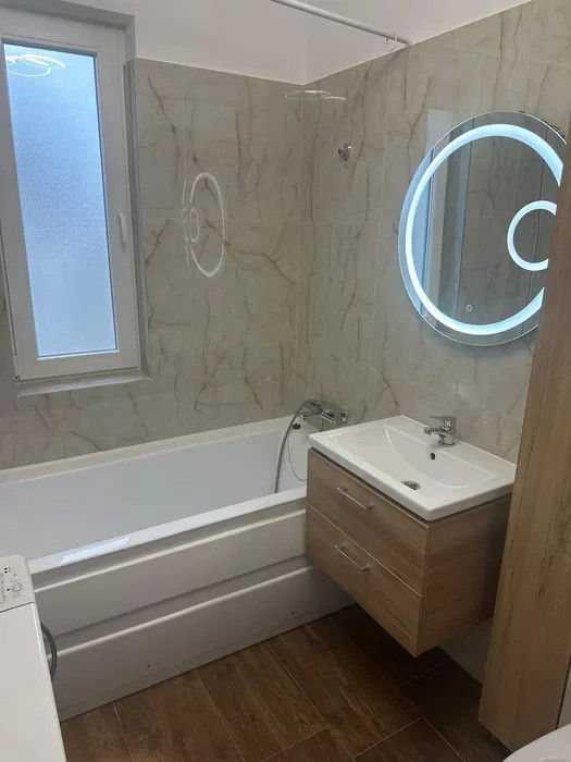 Apartament decomandat, 48 mp, terasa de 51 mp, zona Teilor
