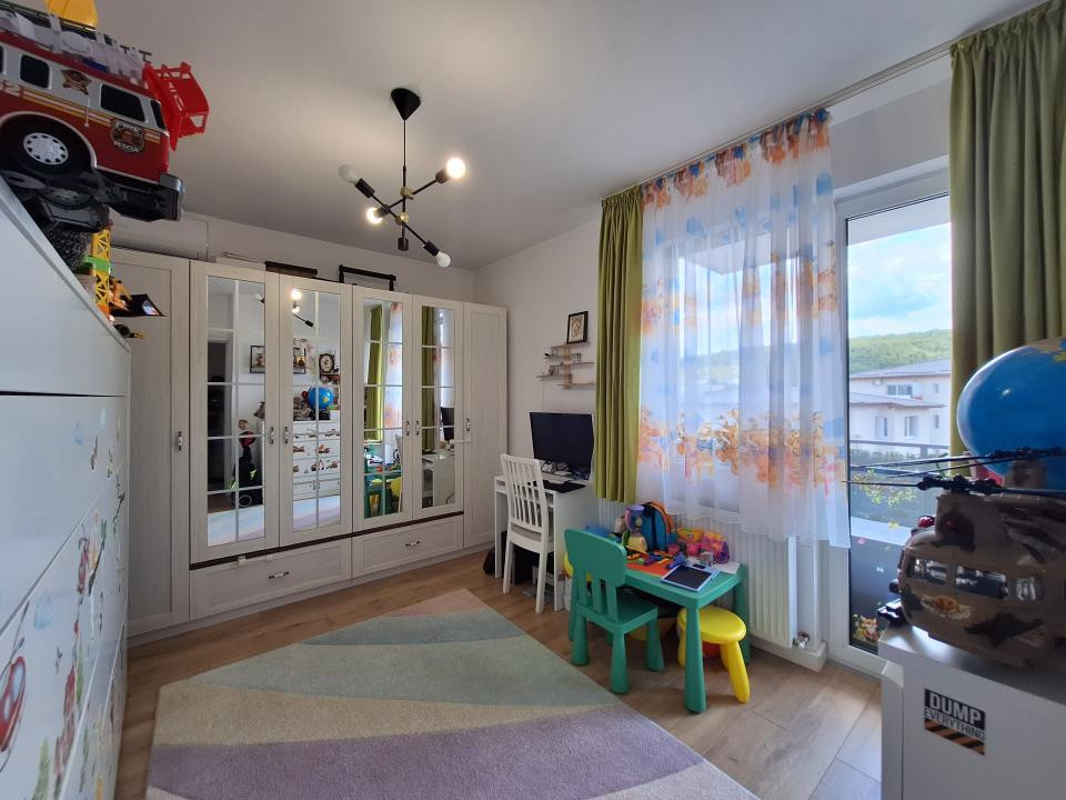 Apartament cu 3 camere, 65,6 mp, 2 parcari, 2 bai, zona Fagului